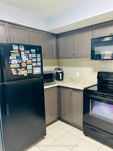 Photo 10 at 8 - 2441 Greenwich Drive, WM Westmount, Oakville