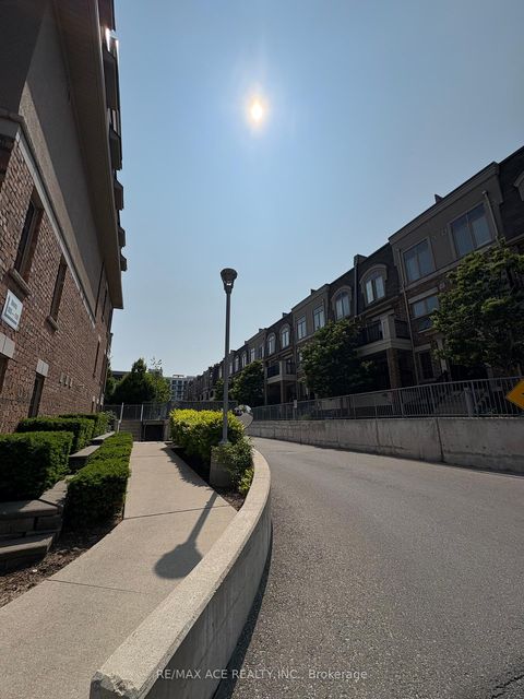 Photo 38 at 8 - 2441 Greenwich Drive, WM Westmount, Oakville