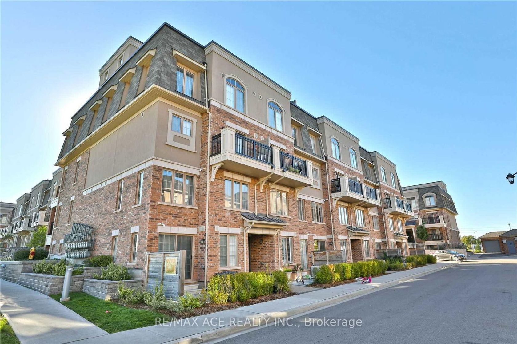 8 - 2441 Greenwich Drive, WM Westmount, Oakville 
