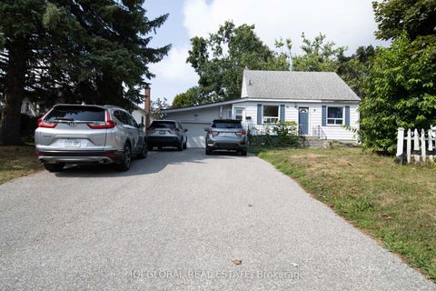 Photo 1 at 182 Peel Street, Wellington, Barrie Photo 1 at 182 Peel Street, Wellington, Barrie