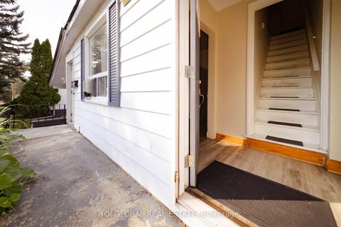 Photo 3 at 182 Peel Street, Wellington, Barrie