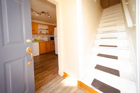 Photo 4 at 182 Peel Street, Wellington, Barrie