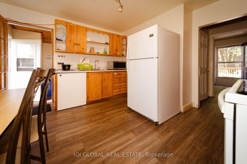 Photo 5 at 182 Peel Street, Wellington, Barrie