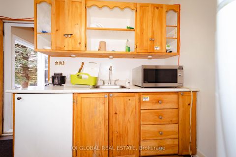 Photo 9 at 182 Peel Street, Wellington, Barrie