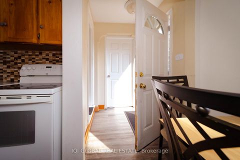 Photo 10 at 182 Peel Street, Wellington, Barrie