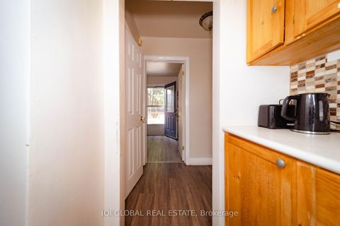 Photo 11 at 182 Peel Street, Wellington, Barrie