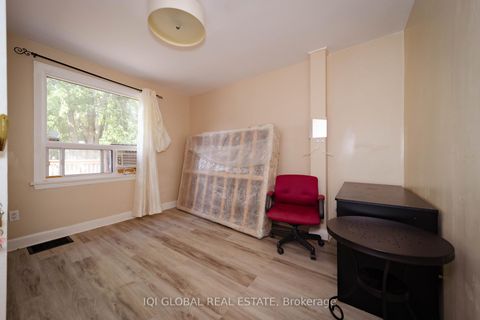 Photo 13 at 182 Peel Street, Wellington, Barrie