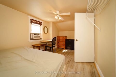Photo 18 at 182 Peel Street, Wellington, Barrie