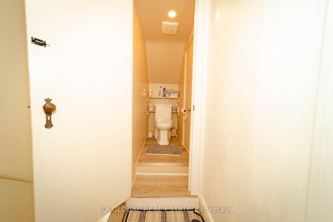 Photo 19 at 182 Peel Street, Wellington, Barrie