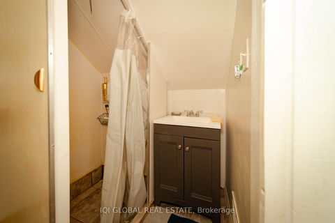 Photo 20 at 182 Peel Street, Wellington, Barrie