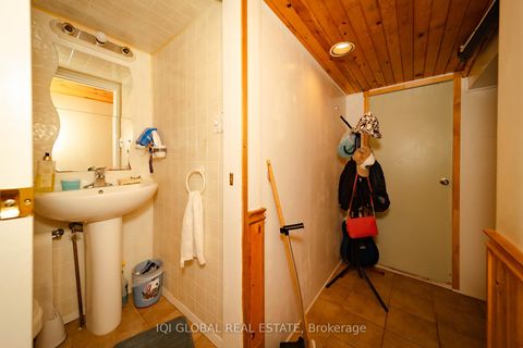 Photo 25 at 182 Peel Street, Wellington, Barrie