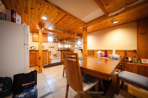 Photo 28 at 182 Peel Street, Wellington, Barrie