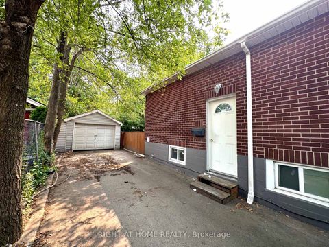 Photo 2 at 1081 Victoria Park Avenue, Birchmount, Toronto
