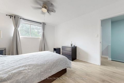 Photo 14 at 131 - 15 Esterbrooke Avenue, Don Valley Village, Toronto
