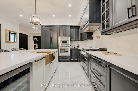 Photo 8 at 32 Bradfield Avenue W, City Centre West, Toronto
