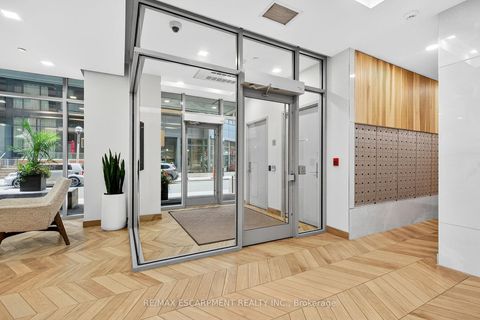 Photo 3 at 212 - 15 BRUYERES Mews, Niagara, Toronto