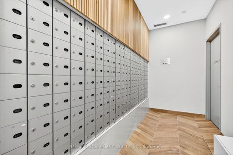 Photo 5 at 212 - 15 BRUYERES Mews, Niagara, Toronto