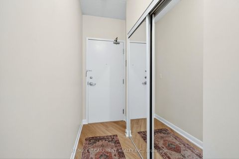 Photo 6 at 212 - 15 BRUYERES Mews, Niagara, Toronto