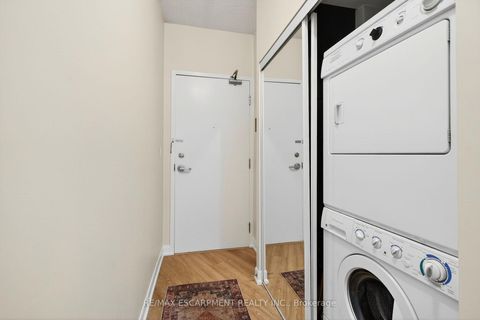 Photo 7 at 212 - 15 BRUYERES Mews, Niagara, Toronto