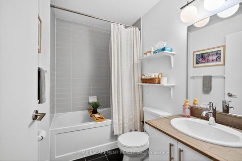 Photo 9 at 212 - 15 BRUYERES Mews, Niagara, Toronto