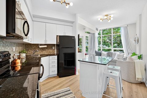 Photo 12 at 212 - 15 BRUYERES Mews, Niagara, Toronto