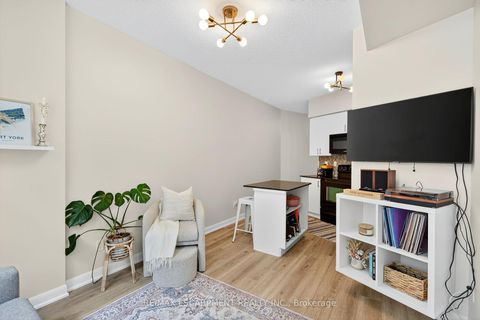 Photo 18 at 212 - 15 BRUYERES Mews, Niagara, Toronto