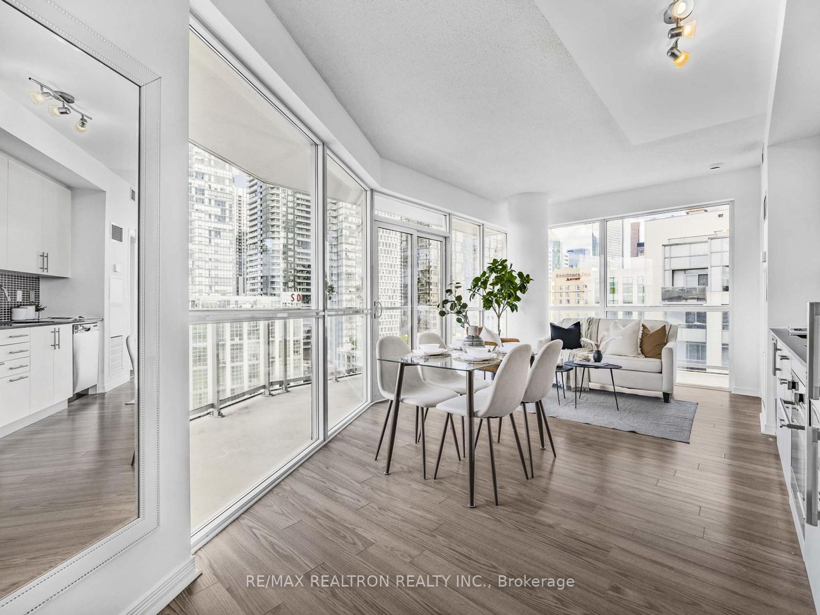 1816 - 352 Front Street W, Waterfront Communities C1, Toronto by Loree Meneguzzi Real Estate 1816 - 352 Front Street W, Waterfront Communities C1, Toronto