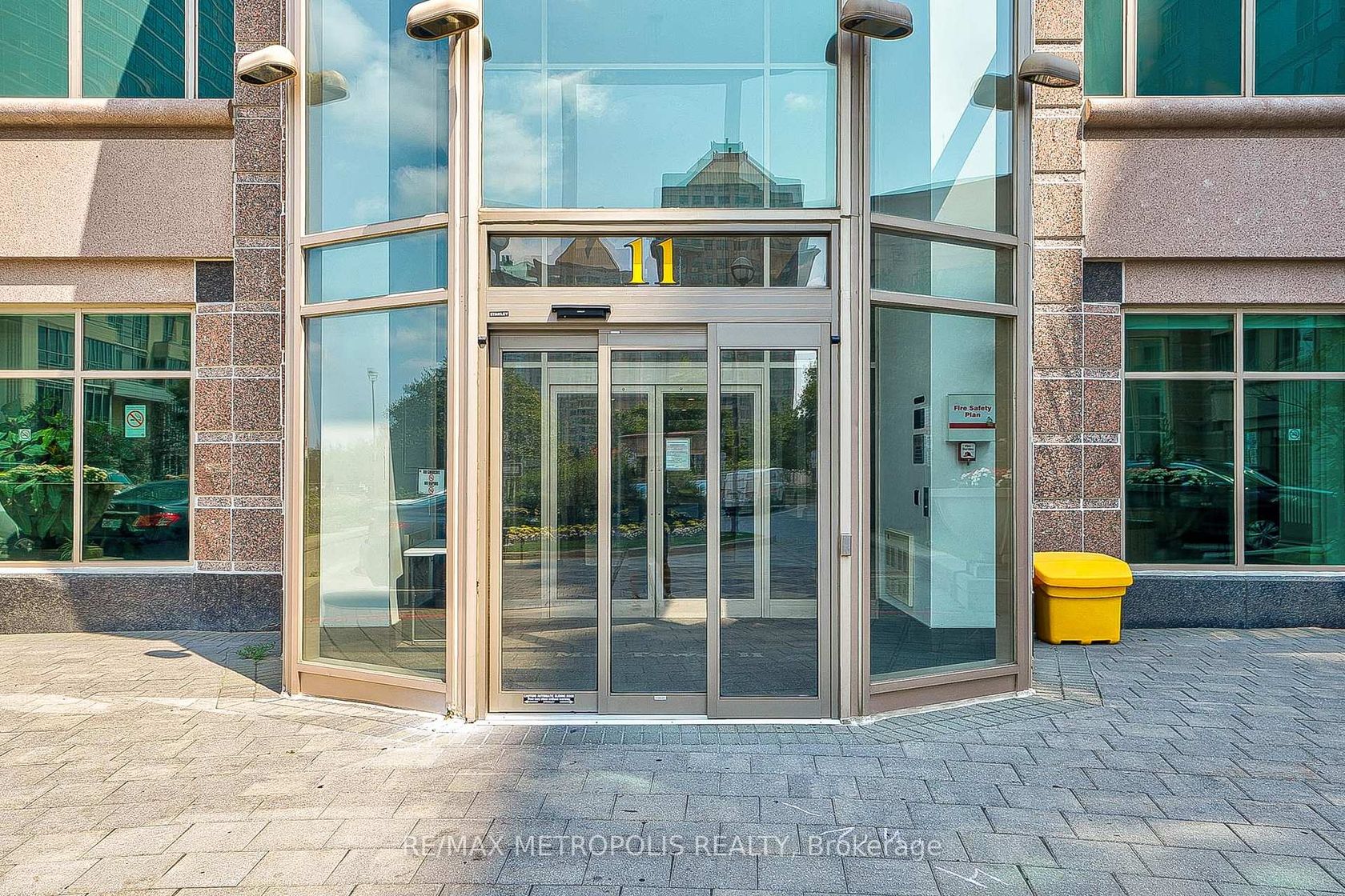 PH109 - 11 Lee Centre Drive, Woburn, Toronto 