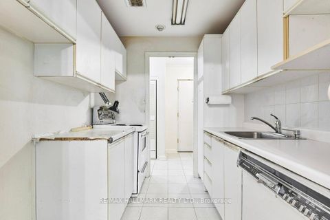 Photo 9 at 209 - 40 Glen Road, Moore Park, Toronto