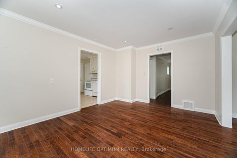 Photo 10 at 132 Eagle Street, Central Newmarket, Newmarket