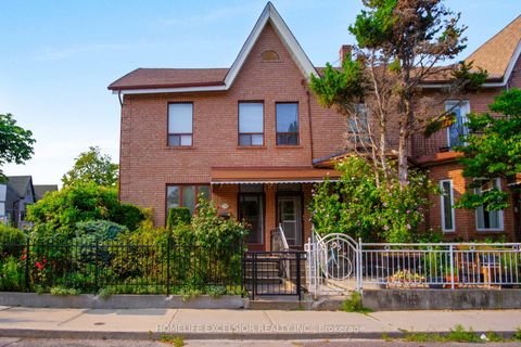 Photo 2 at 32 Argyle Street, Bellwoods, Toronto