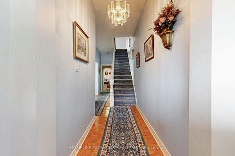 Photo 5 at 32 Argyle Street, Bellwoods, Toronto