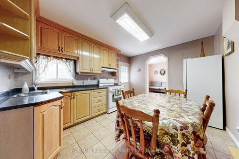 Photo 13 at 32 Argyle Street, Bellwoods, Toronto