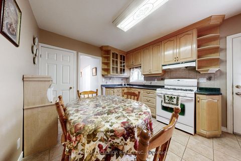 Photo 16 at 32 Argyle Street, Bellwoods, Toronto