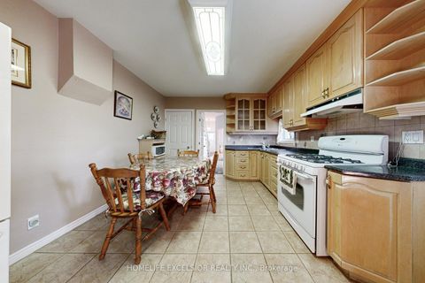 Photo 18 at 32 Argyle Street, Bellwoods, Toronto