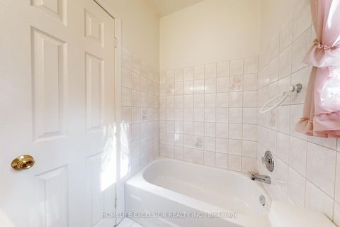 Photo 27 at 32 Argyle Street, Bellwoods, Toronto
