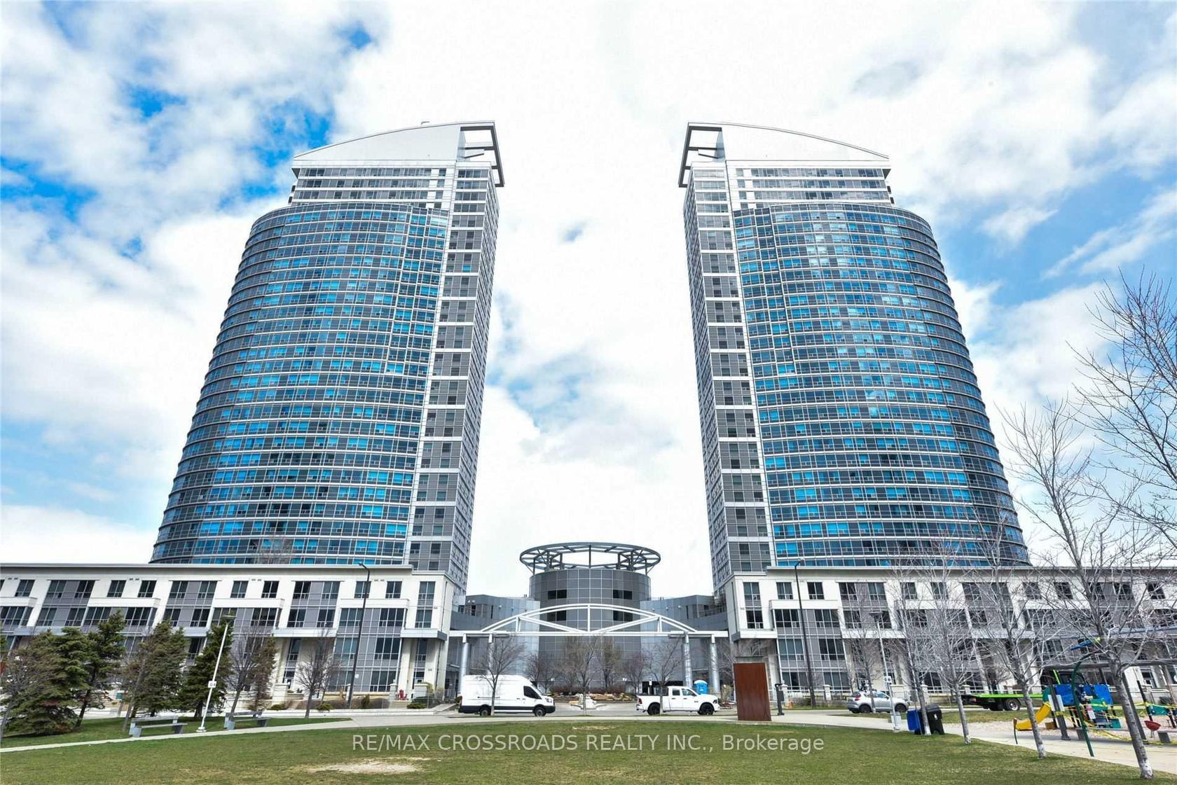 2115 - 38 Lee Centre Drive, Woburn, Toronto by Loree Meneguzzi Real Estate 2115 - 38 Lee Centre Drive, Woburn, Toronto