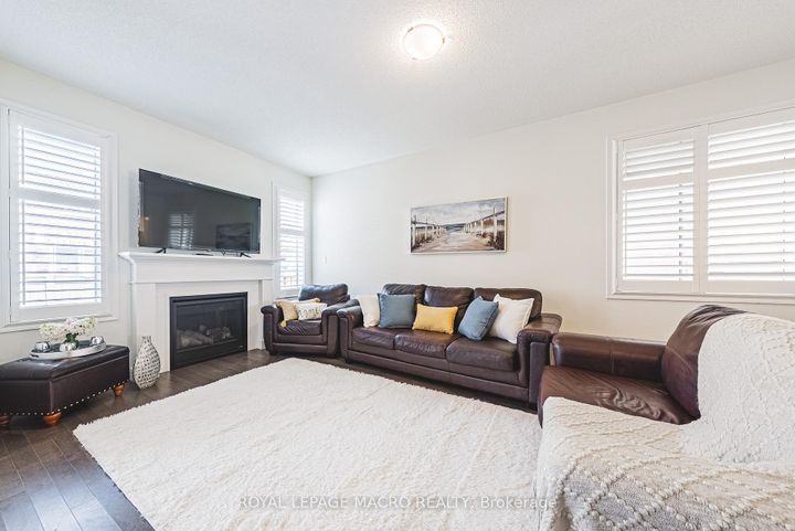 Photo 9 at 728 Kennedy Circle W, CB Cobban, Milton