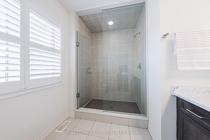 Photo 24 at 728 Kennedy Circle W, CB Cobban, Milton
