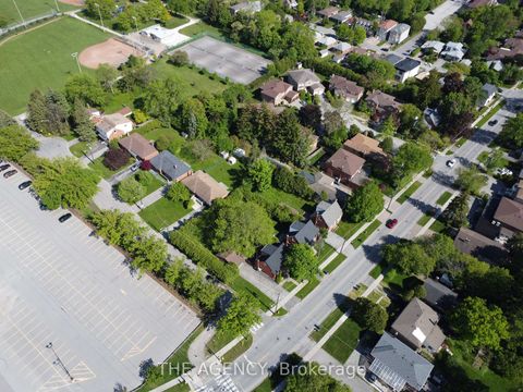 Photo 8 at 137 Blake Avenue, Newtonbrook West, Toronto