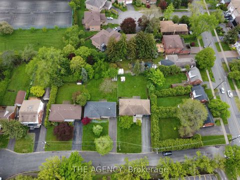 Photo 3 at 79 Talbot Road, Newtonbrook West, Toronto