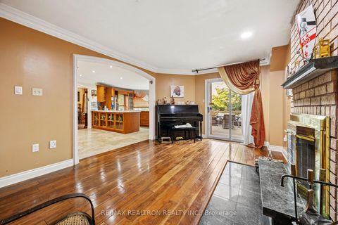 Photo 10 at 161 Devonsleigh Boulevard W, Devonsleigh, Richmond Hill