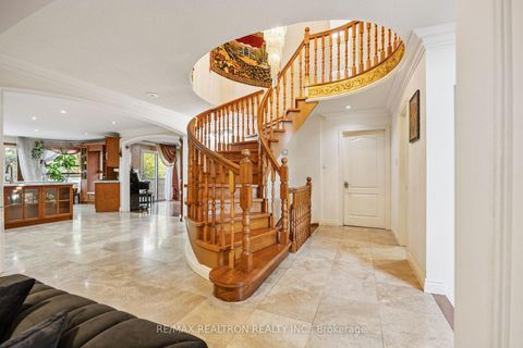 Photo 13 at 161 Devonsleigh Boulevard, Devonsleigh, Richmond Hill Photo 13 at 161 Devonsleigh Boulevard, Devonsleigh, Richmond Hill