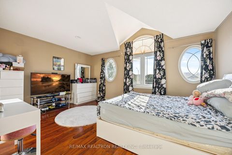 Photo 21 at 161 Devonsleigh Boulevard, Devonsleigh, Richmond Hill Photo 21 at 161 Devonsleigh Boulevard, Devonsleigh, Richmond Hill