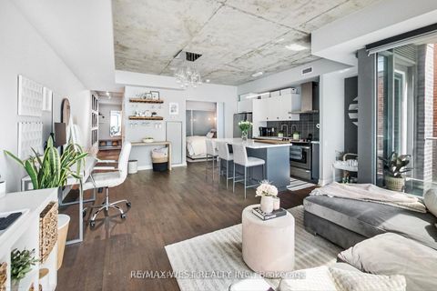 Photo 1 at 310 - 650 King Street W, Waterfront Communities C1, Toronto
