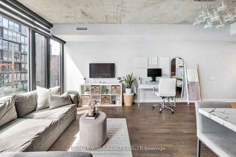 Photo 3 at 310 - 650 King Street W, Waterfront Communities C1, Toronto
