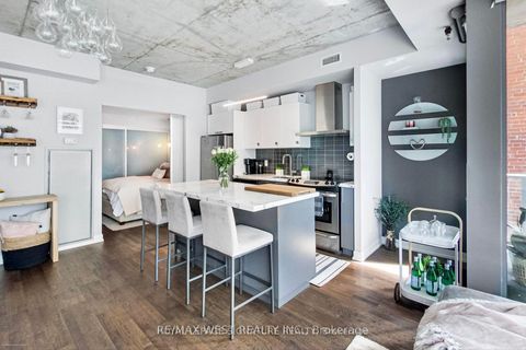 Photo 11 at 310 - 650 King Street W, Waterfront Communities C1, Toronto