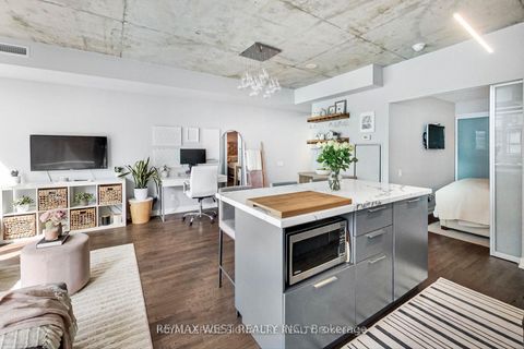 Photo 12 at 310 - 650 King Street W, Waterfront Communities C1, Toronto