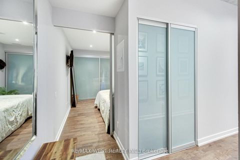 Photo 16 at 310 - 650 King Street W, Waterfront Communities C1, Toronto