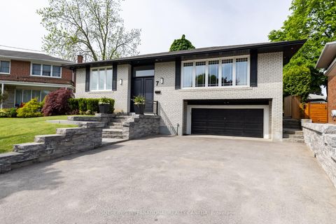 Photo 1 at 7 Welbrooke Place, City Centre West, Toronto
